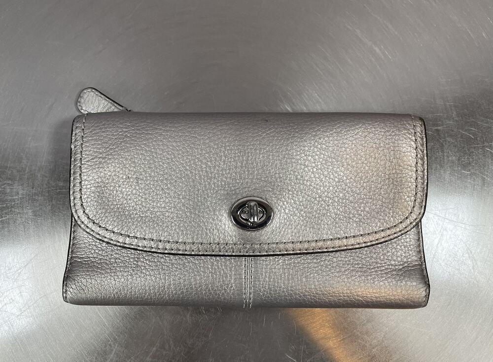 Vintage Coach Pebbled Leather Silver Trifold Wallet Turn Lock Organizer - Picture 1 of 7